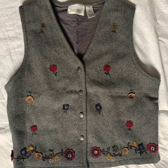 Case and Max wool blend vest with aplique and detailed buttons, size L - Picture 1 of 3